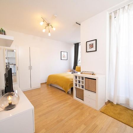 Studio Shiny - Zentral Mit Balkon - Messe - Kueche Neuss Kültér fotó