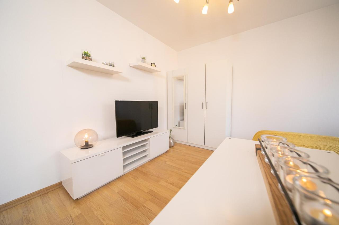 Studio Shiny - Zentral Mit Balkon - Messe - Kueche Neuss Kültér fotó