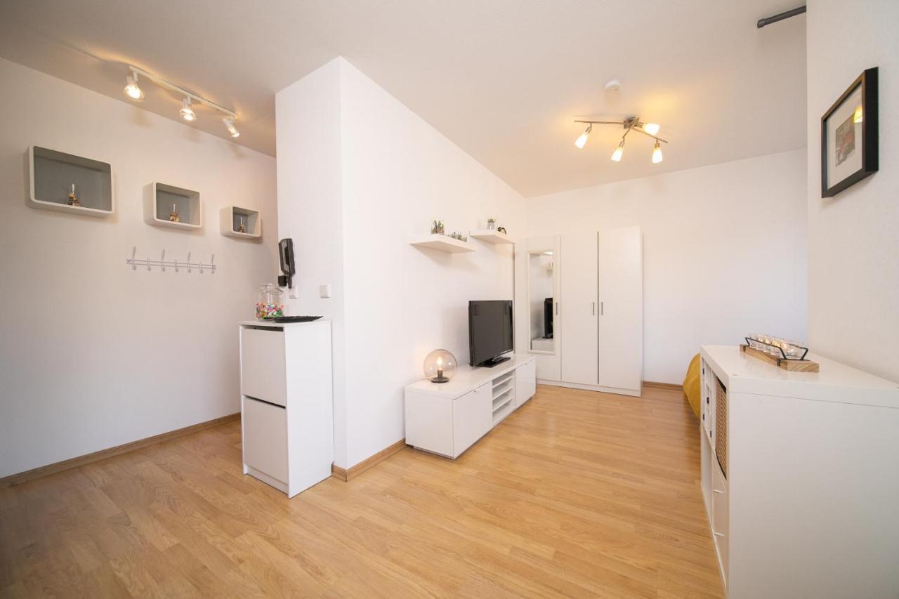 Studio Shiny - Zentral Mit Balkon - Messe - Kueche Neuss Kültér fotó